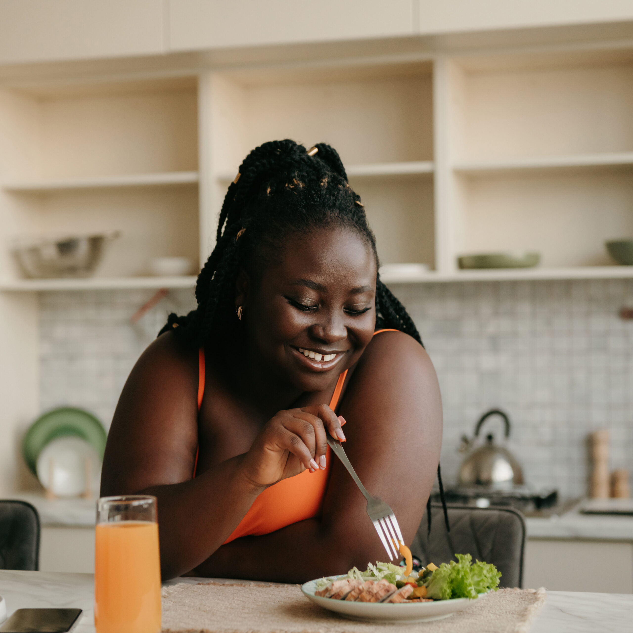 Woman eating a healthy lunch